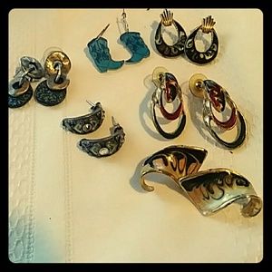 6 pair of pierced earrings